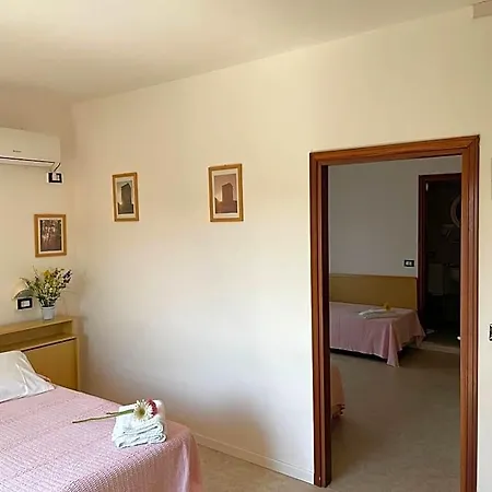 La Playa Hotel 2*